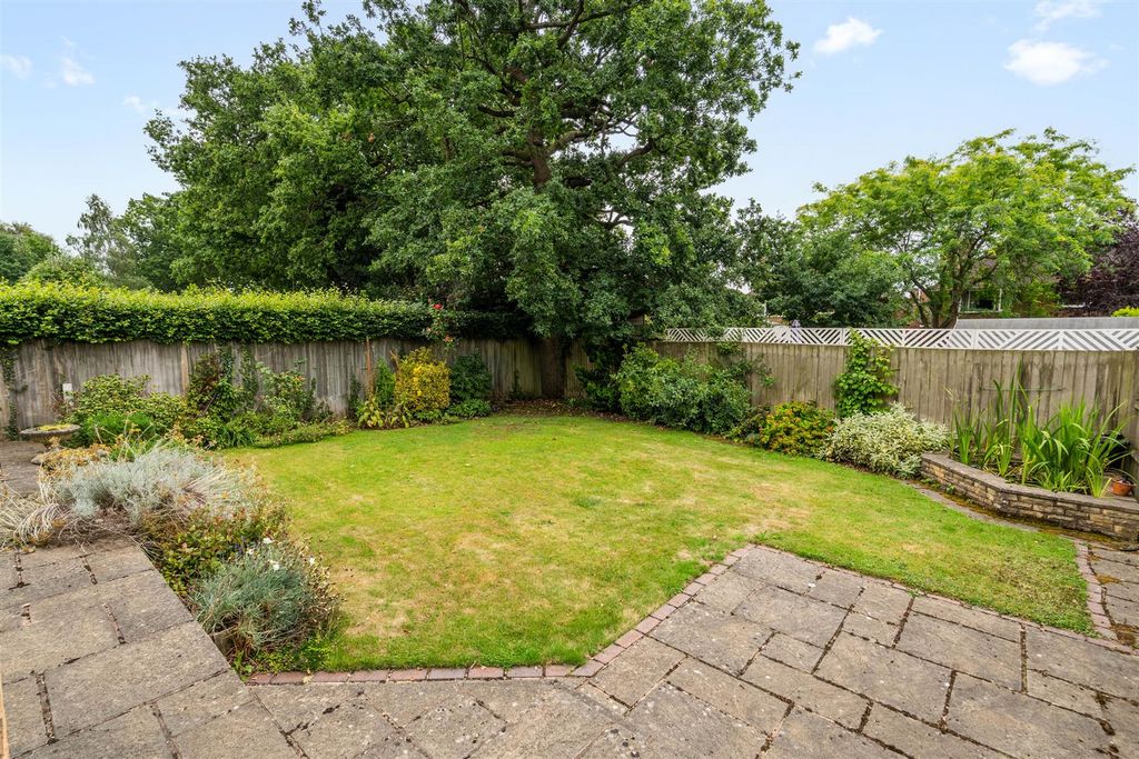 Property photo 2 of 16 81 Mill Lane_17.Jpg