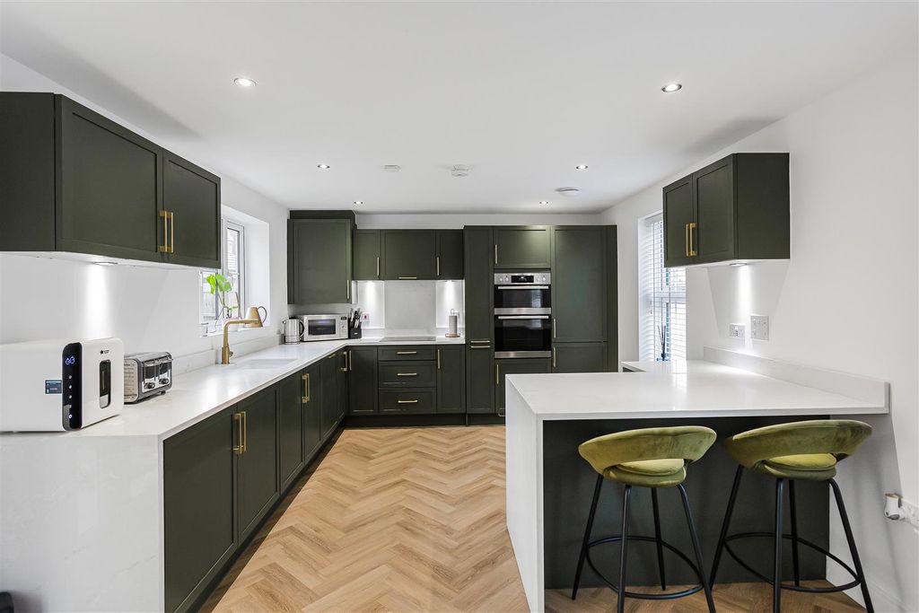 Property photo 3 of 33 13_66688.Jpg