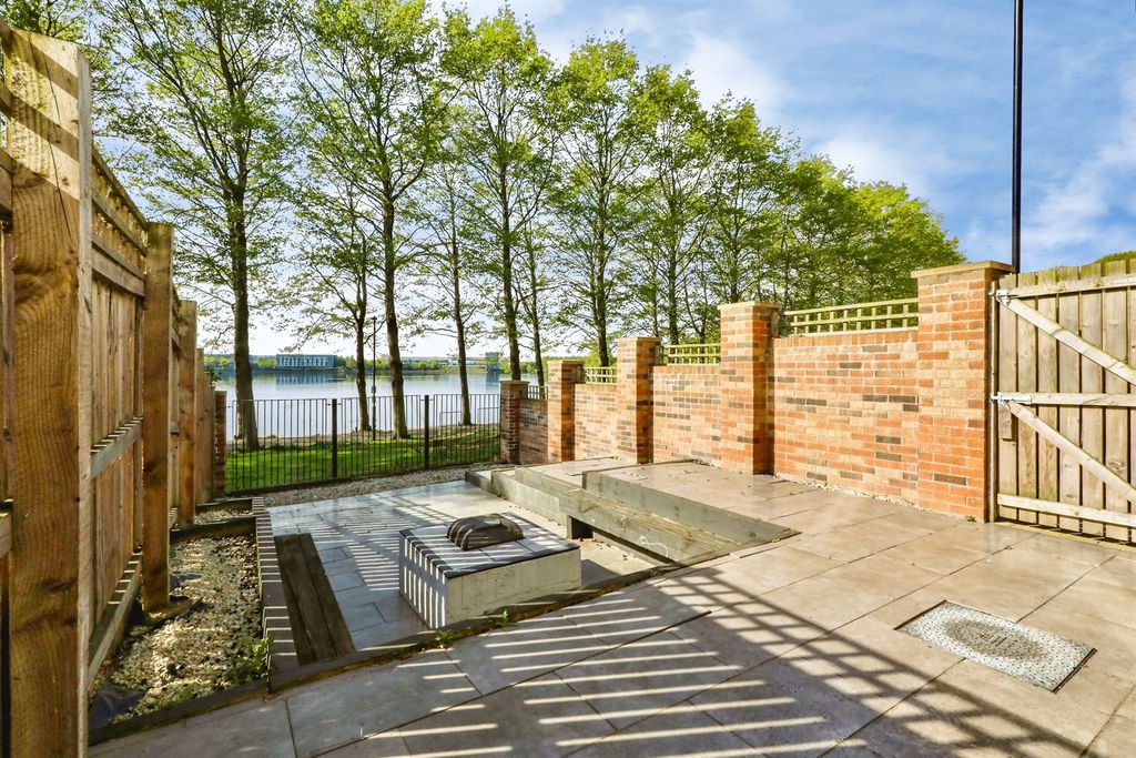 Property photo 3 of 23