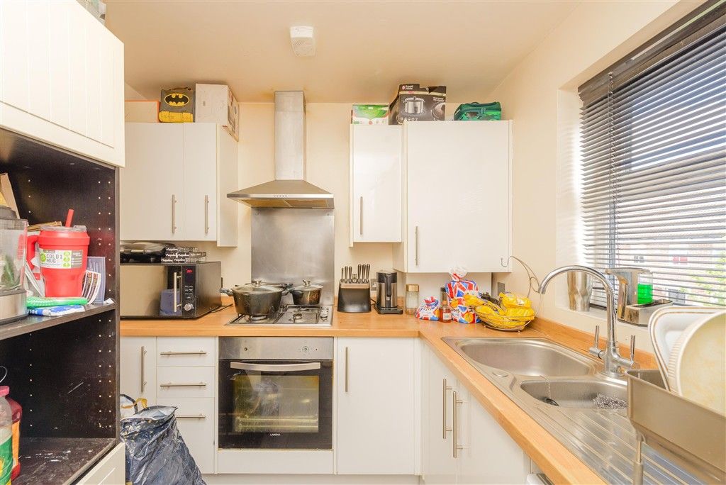 Property photo 3 of 10 Kitchen