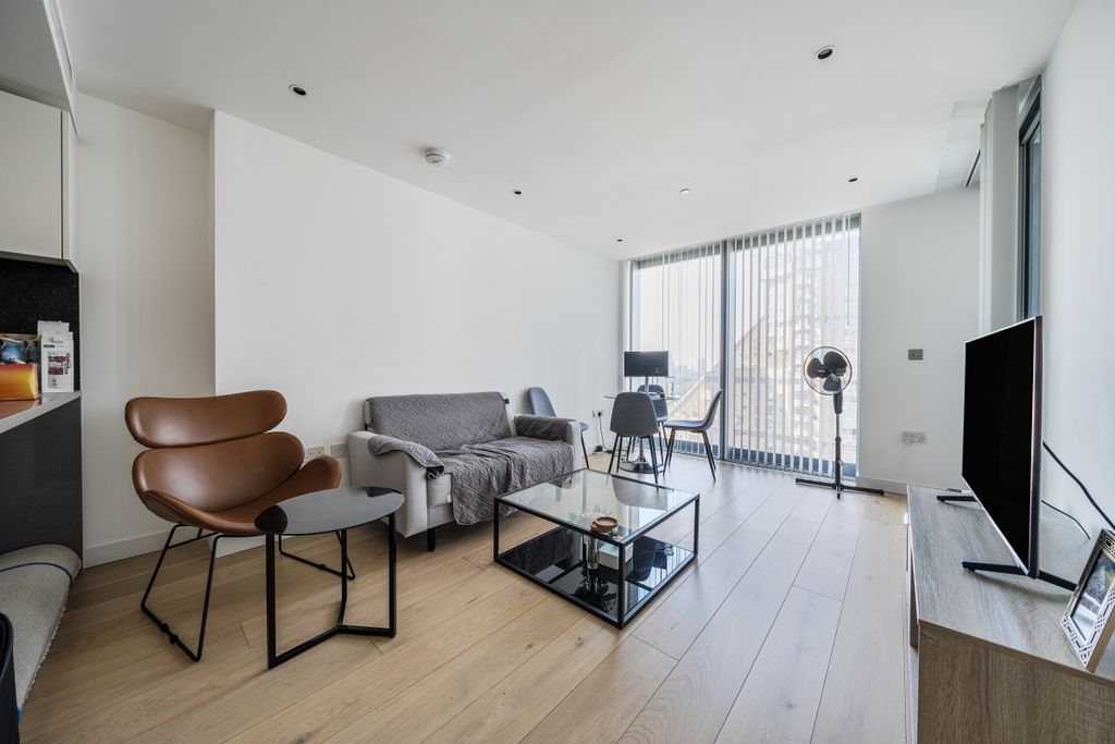 Property photo 3 of 16 1361692-16-68dc2A...