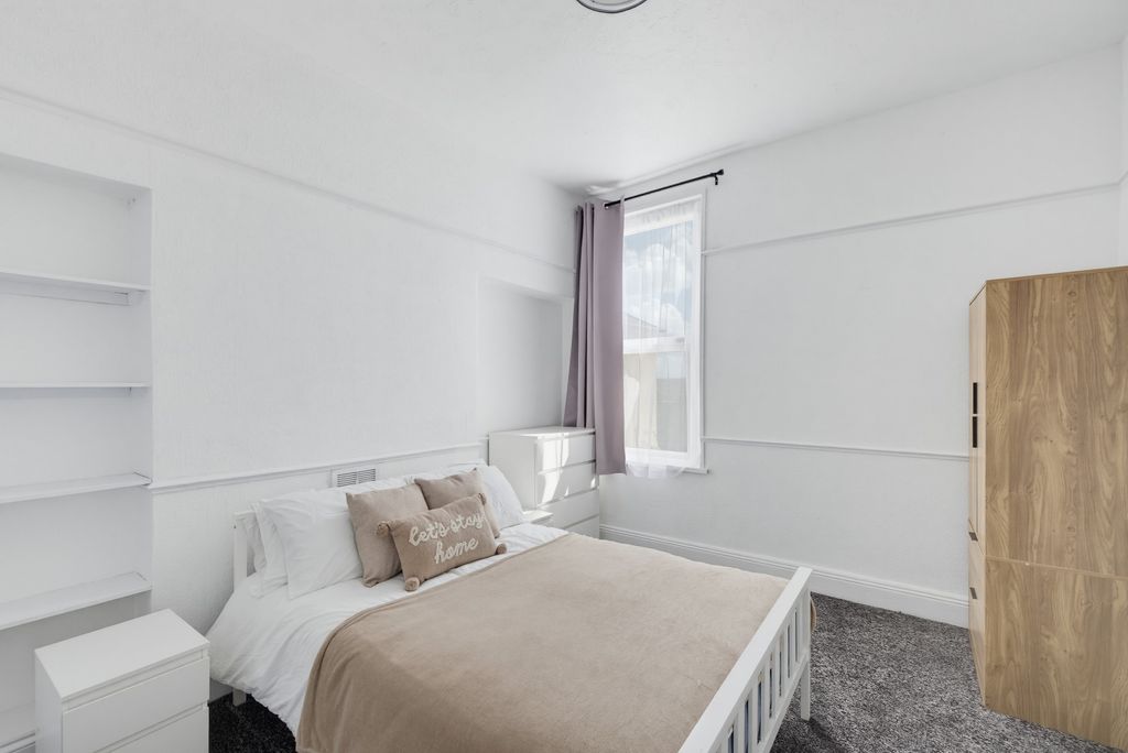 Property photo 1 of 6 0011
