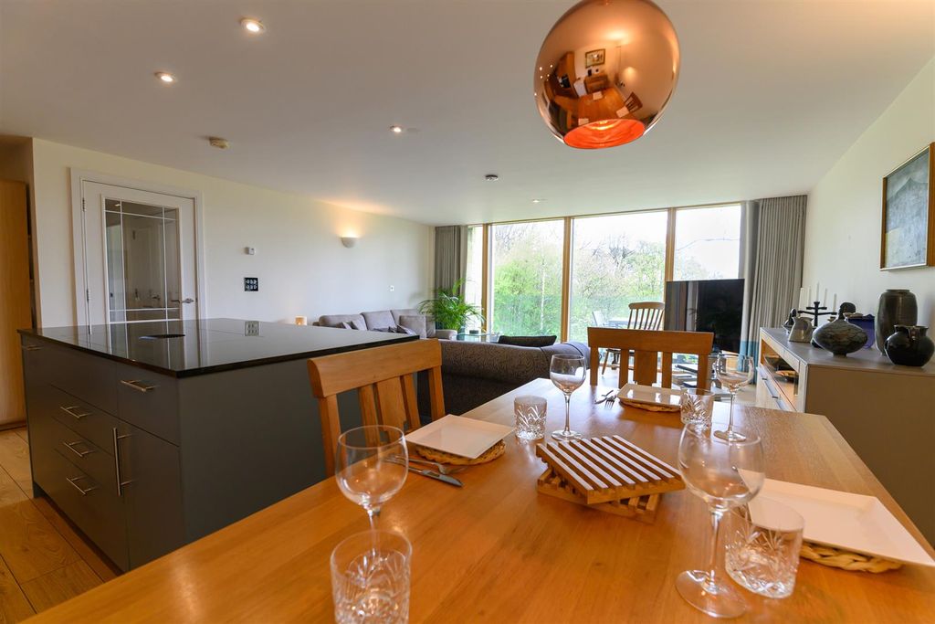 Property photo 3 of 17 Living Kitchen