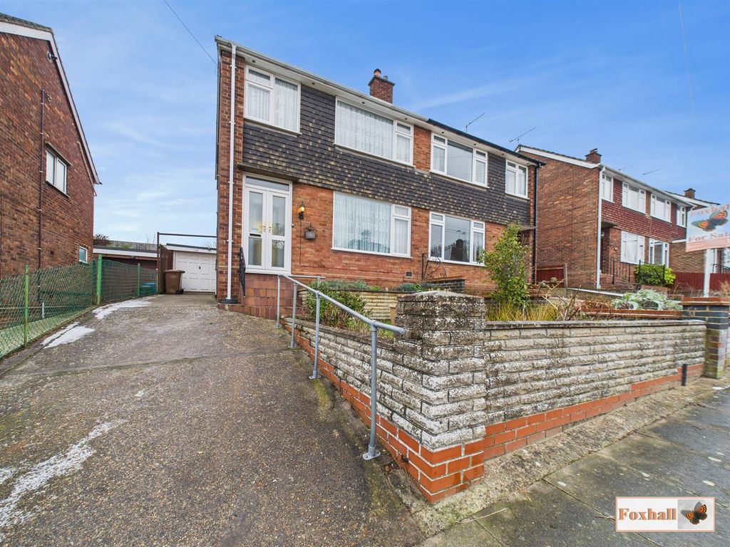 Property photo 1 of 23 Front Garden