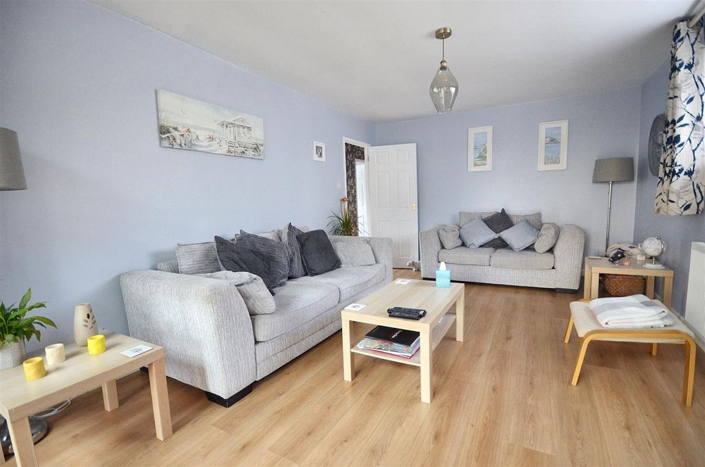 Property photo 2 of 10 Sitting Room