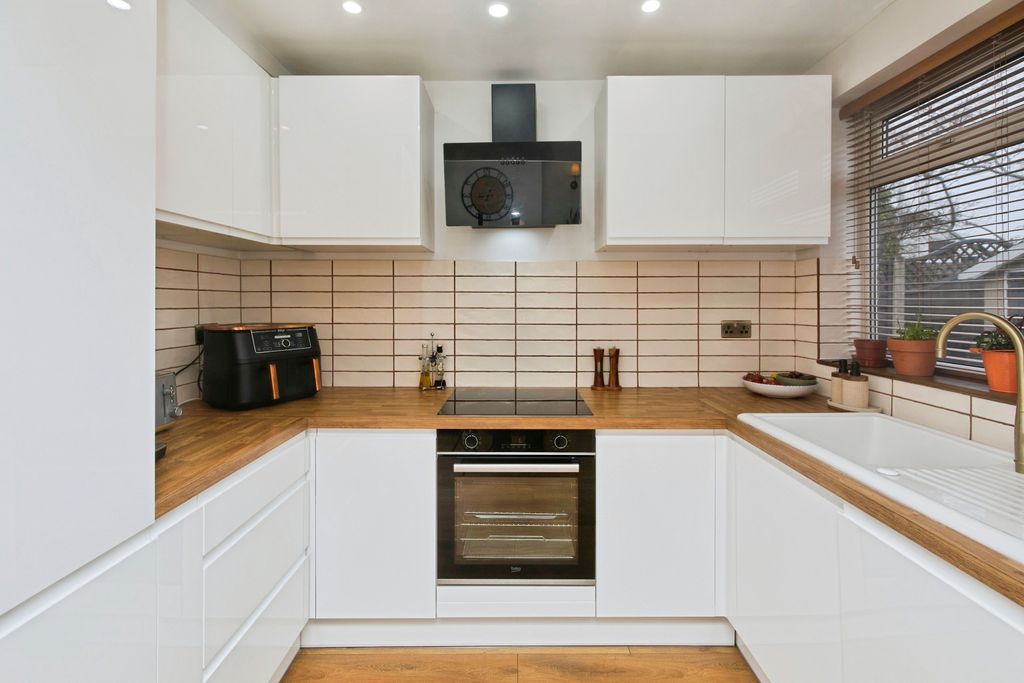 Property photo 2 of 15 Kitchen