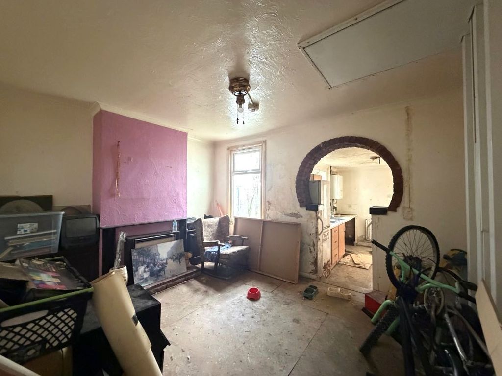 Property photo 3 of 6