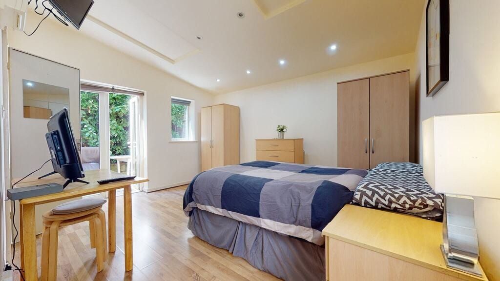 Property photo 1 of 5