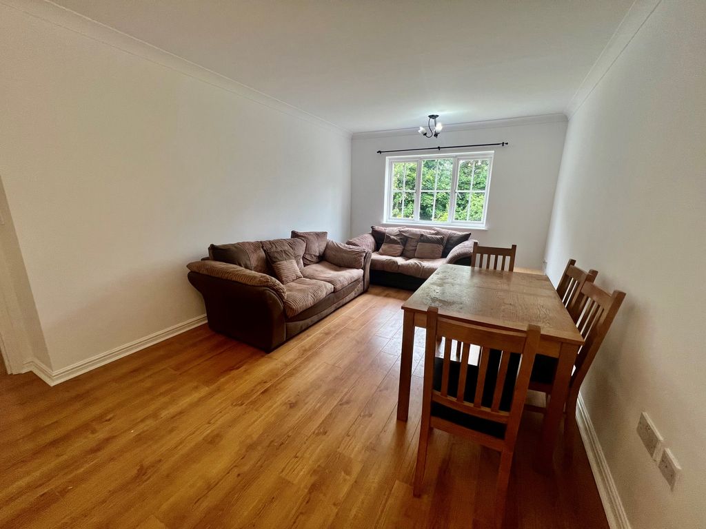 Property photo 3 of 11 Lounge1