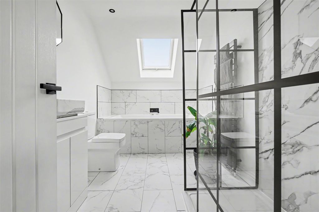 Property photo 3 of 49 Four Piece Bathroom