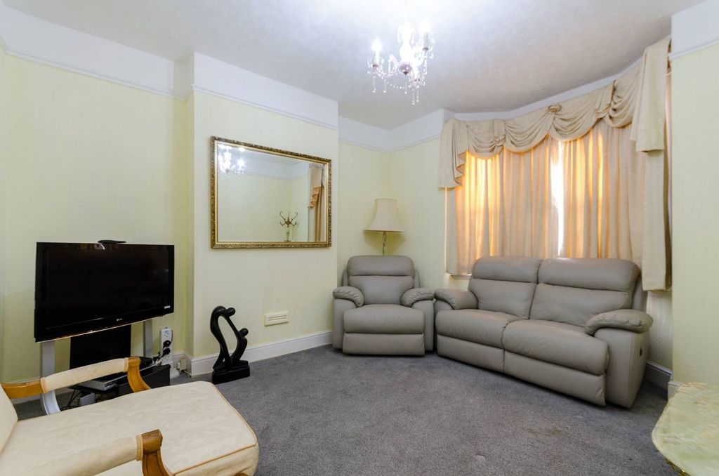 Property photo 2 of 12