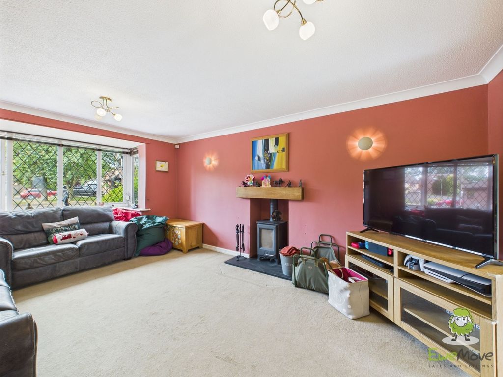 Property photo 1 of 20 Living Room - Charlotte Thomasson Ewemove Whitchur