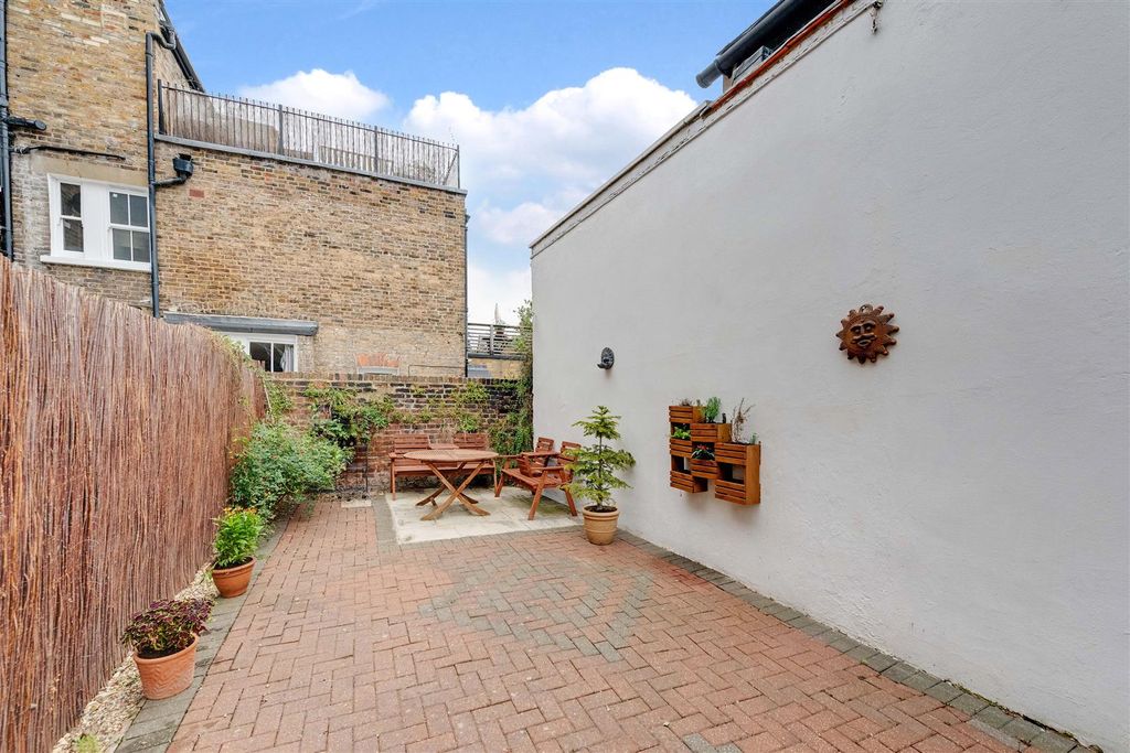 Property photo 3 of 14