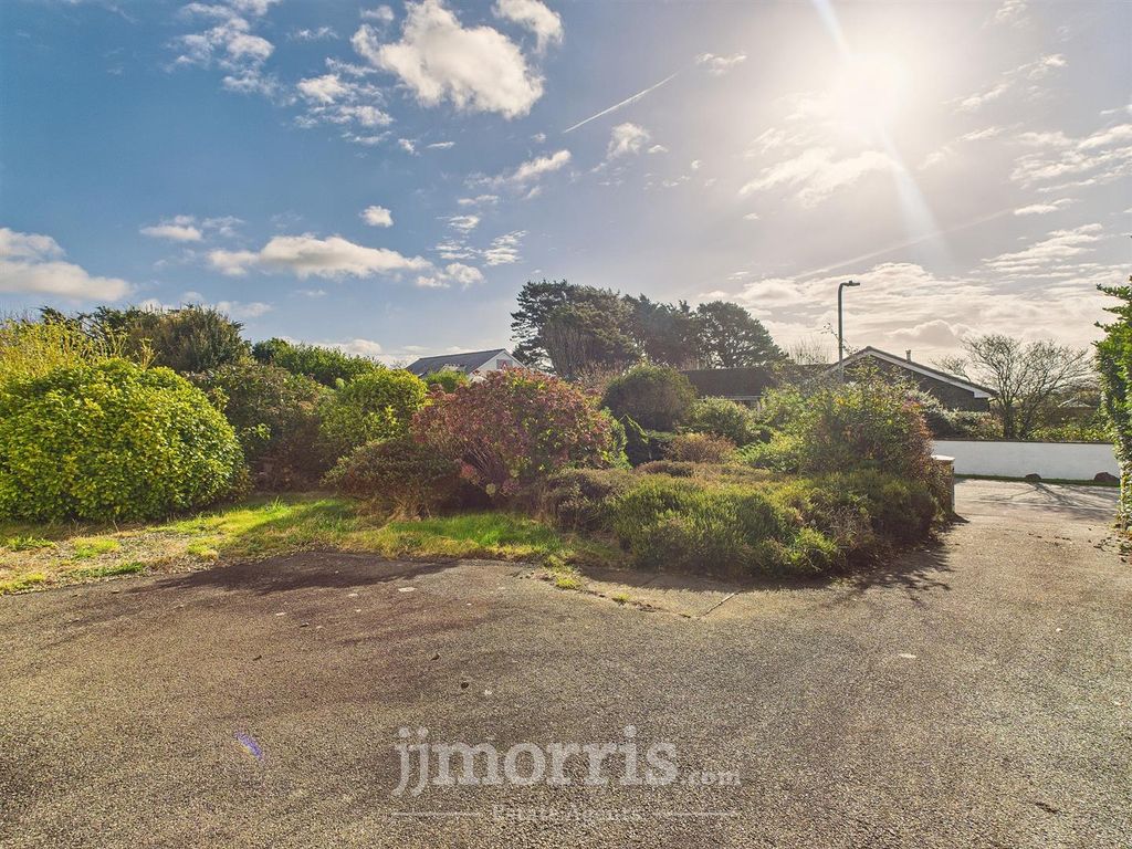 Property photo 2 of 22 Externally