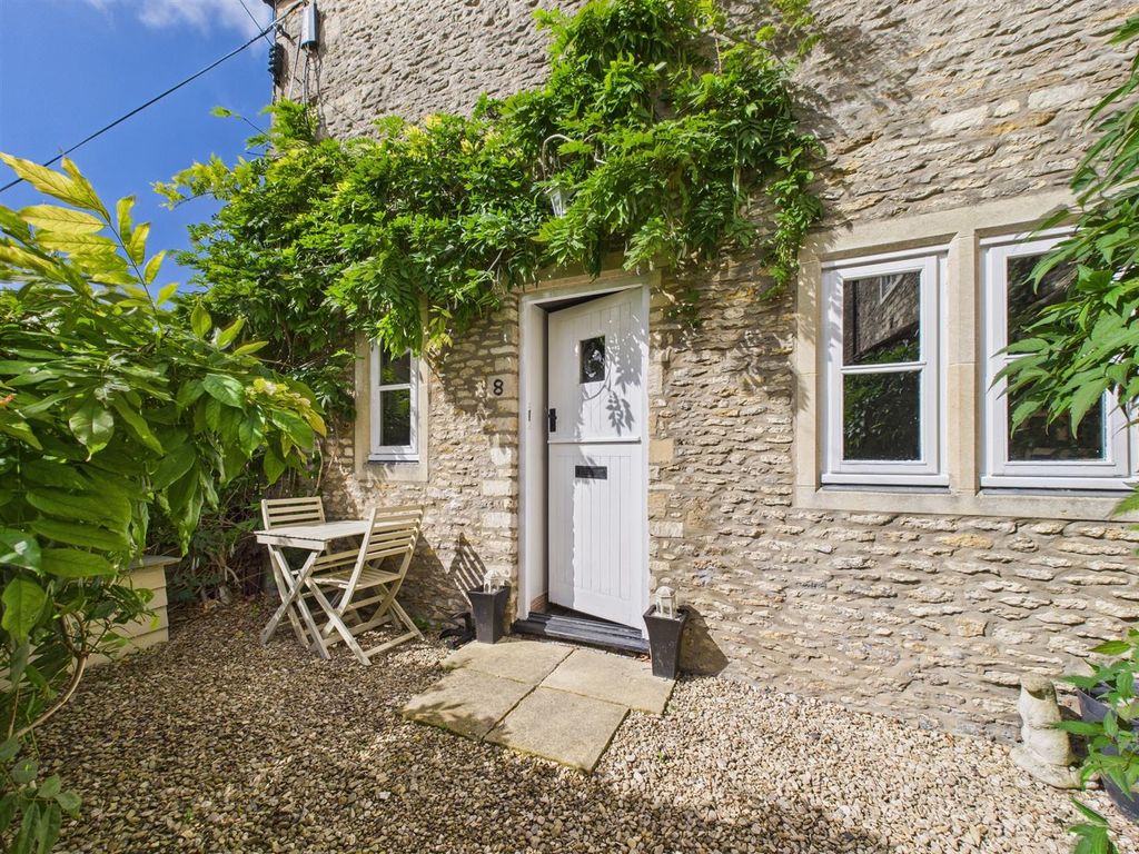 Property photo 1 of 11 Rear
