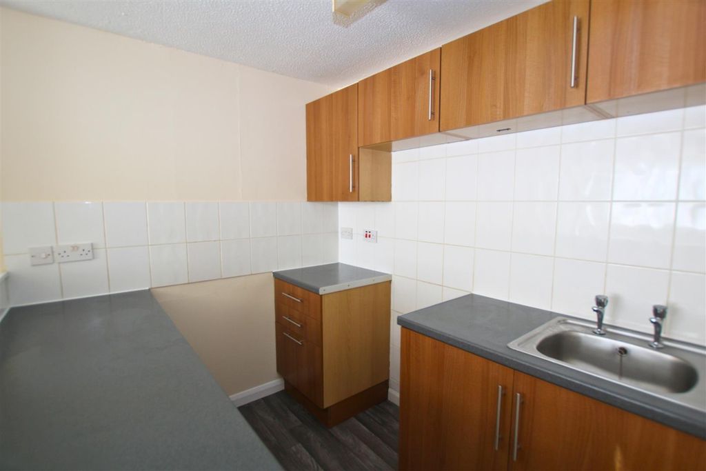 Property photo 2 of 5 Kitchen