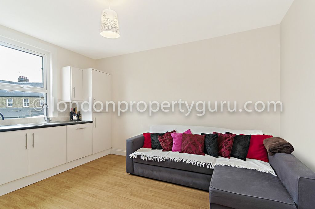 Property photo 2 of 8