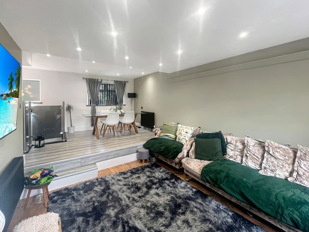 Property photo 3 of 28