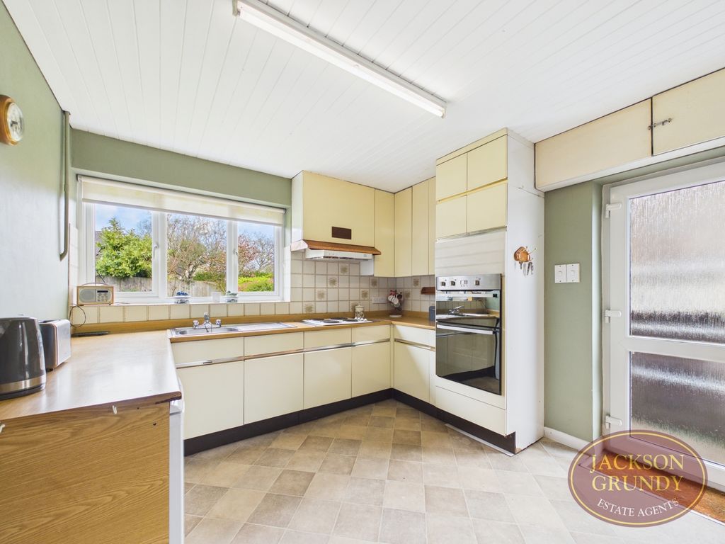 Property photo 2 of 20 Station Road