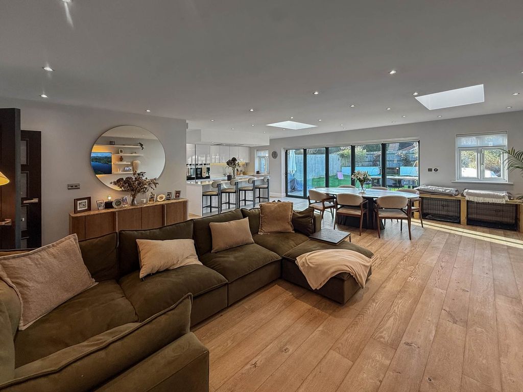 Property photo 3 of 23