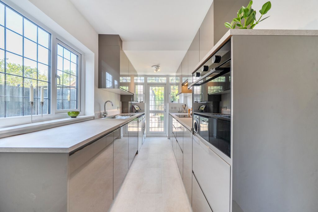 Property photo 1 of 13 1522834-5-6Aad0F2...