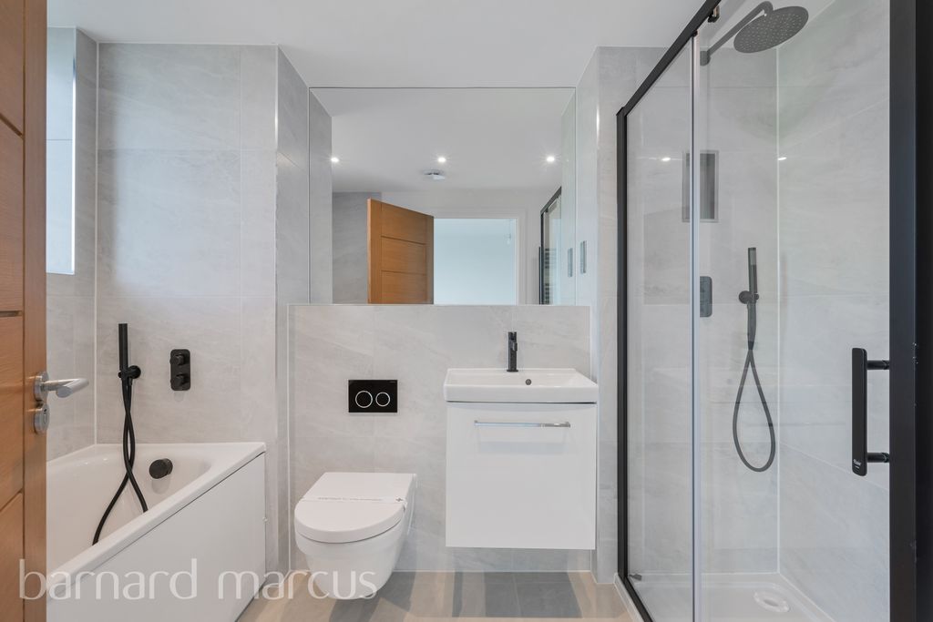 Property photo 3 of 8 Bathroom