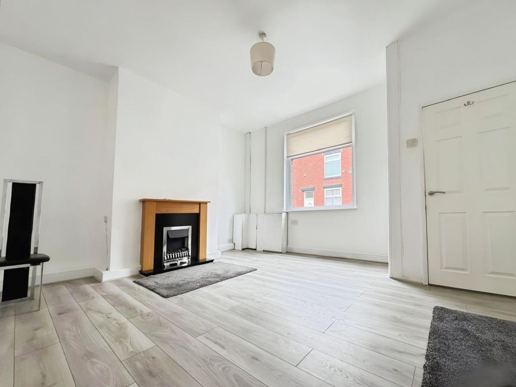 Property photo 3 of 12 7F8F7878-Mmhc4970.Jpg