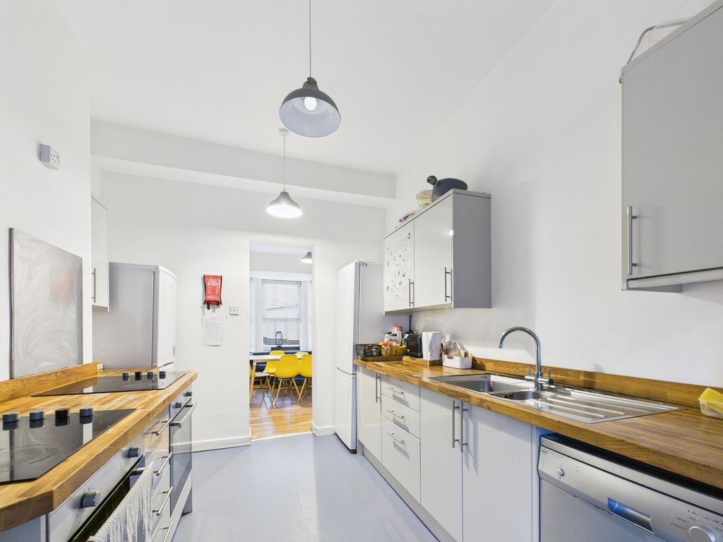 Property photo 3 of 11 Cam03974G0-Pr0260-Still002