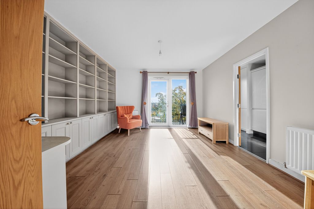 Property photo 3 of 27 Living Room