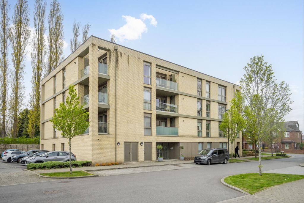 Property photo 2 of 14 Front (Exterior)