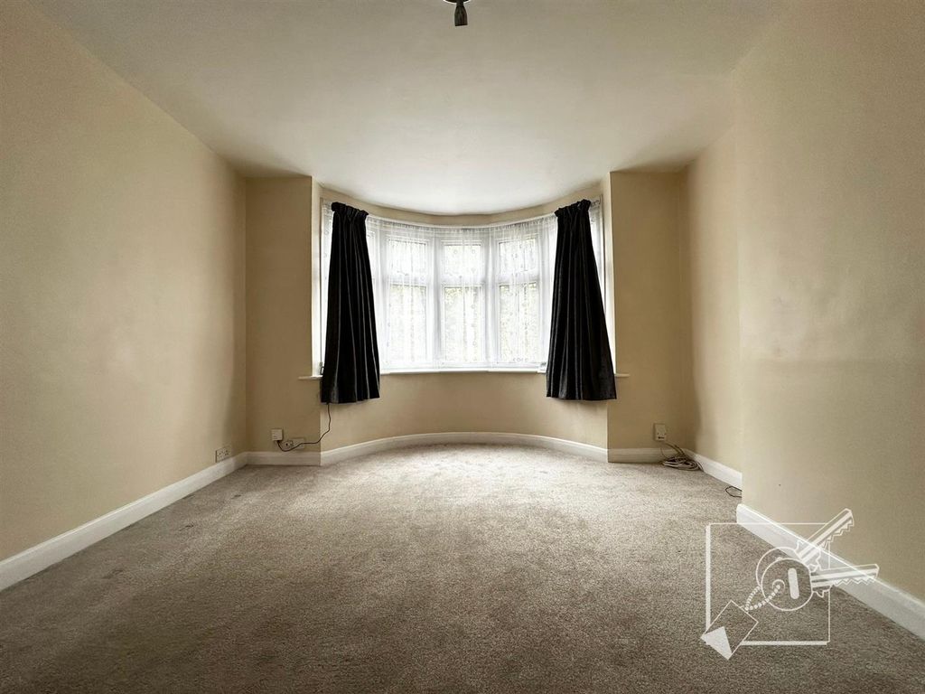 Property photo 3 of 20 Living Room