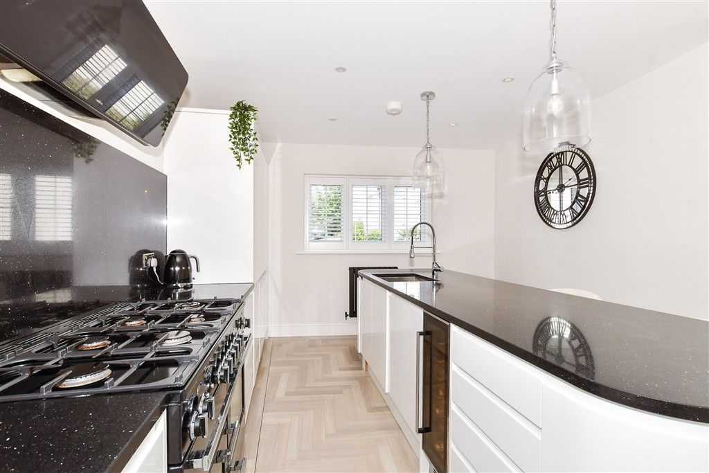 Property photo 3 of 15 Kitchen