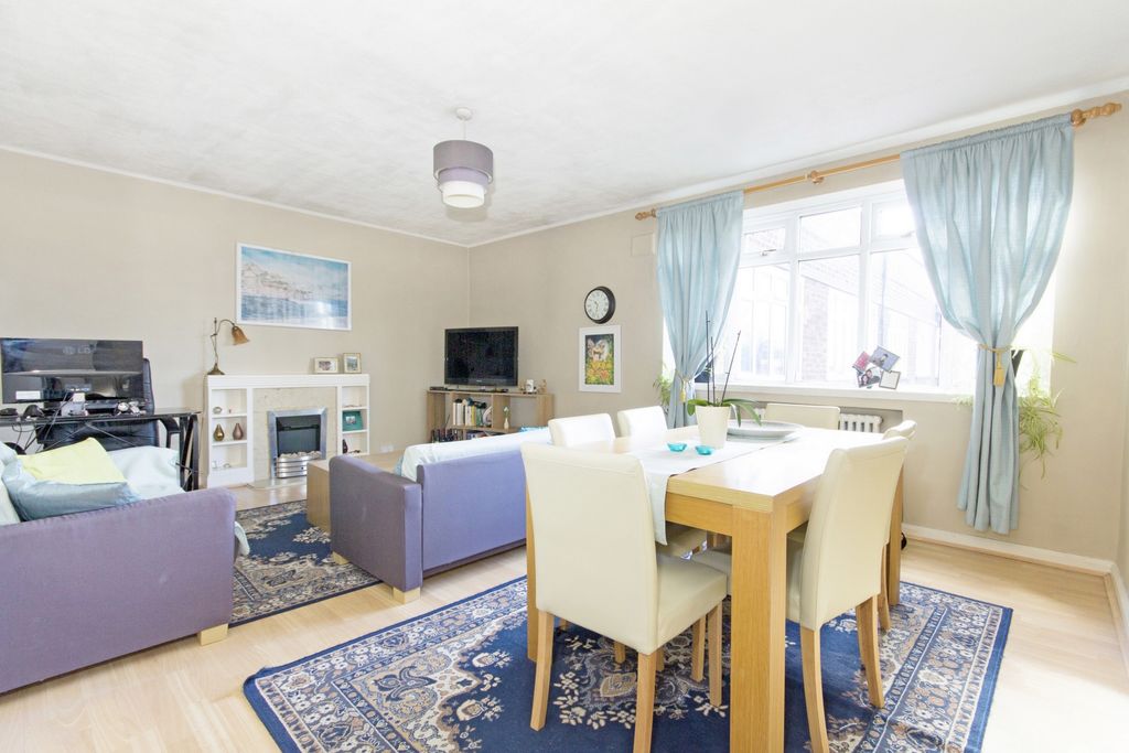 Property photo 2 of 6 Photo 6