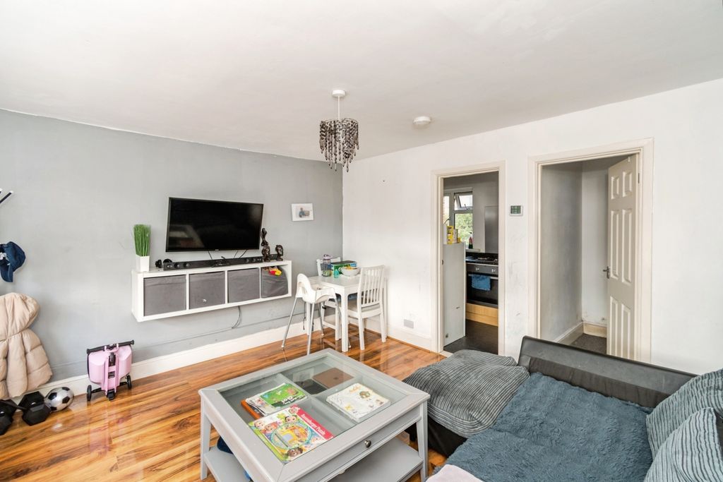 Property photo 3 of 11 Pbox-Img.Jpg