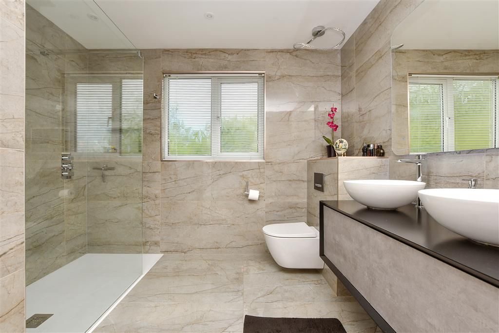 Property photo 1 of 17 En-Suite