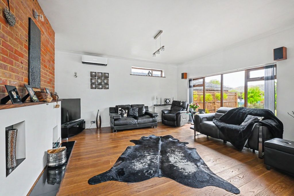 Property photo 3 of 19 5217932