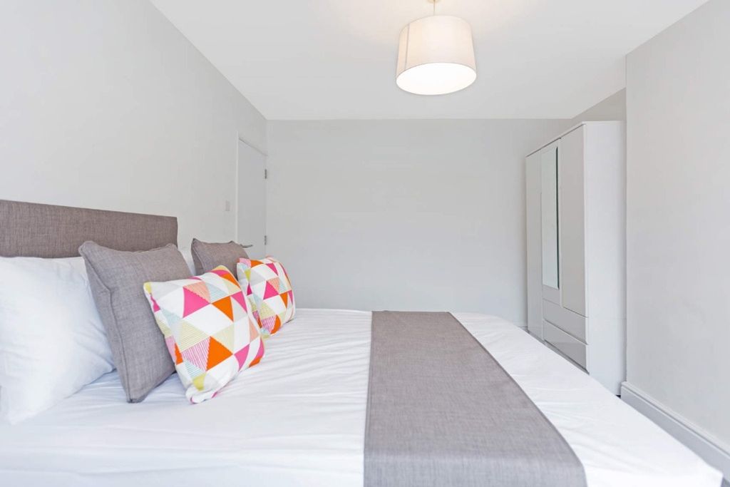 Property photo 3 of 13 A Spacious And Bright Double Bedroom, Featuring Mo...