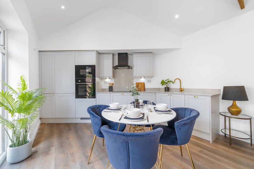 Property photo 3 of 11 4398923