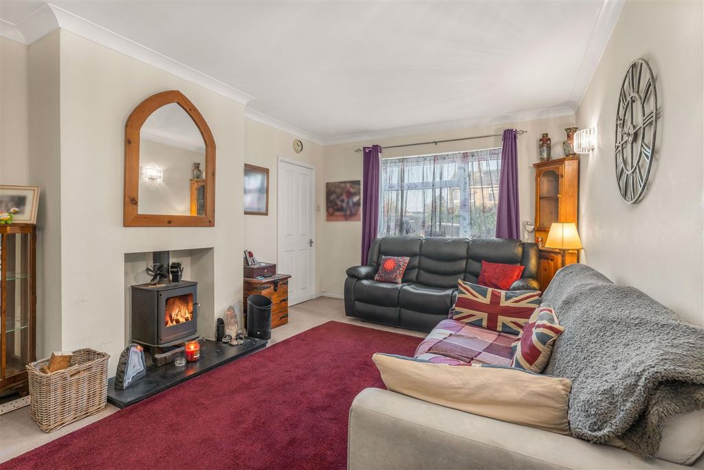 Property photo 2 of 19 69 St John's Way, Hempton-6.Jpg