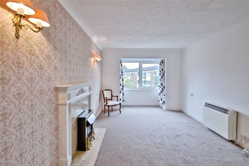 Property photo 2 of 11 Lounge