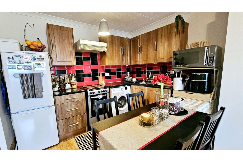 Property photo 2 of 9 Kitchen/Dining Room