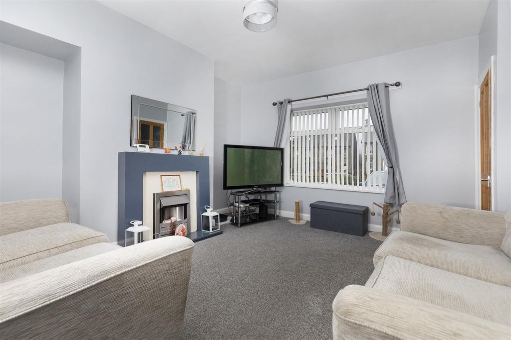 Property photo 3 of 19 Living Room