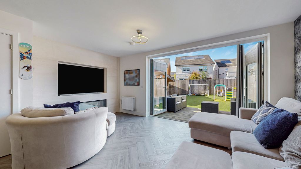 Property photo 2 of 34 14-Print-18 Thurso Crescent_27