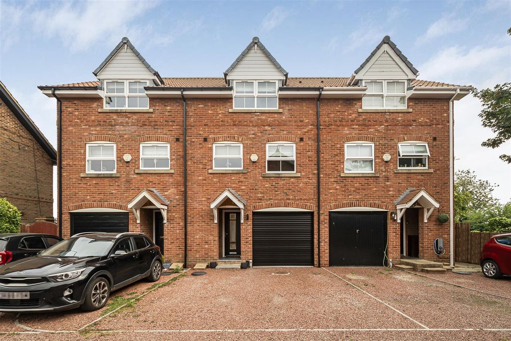 Property photo 1 of 13 Willowcroft1.Jpg