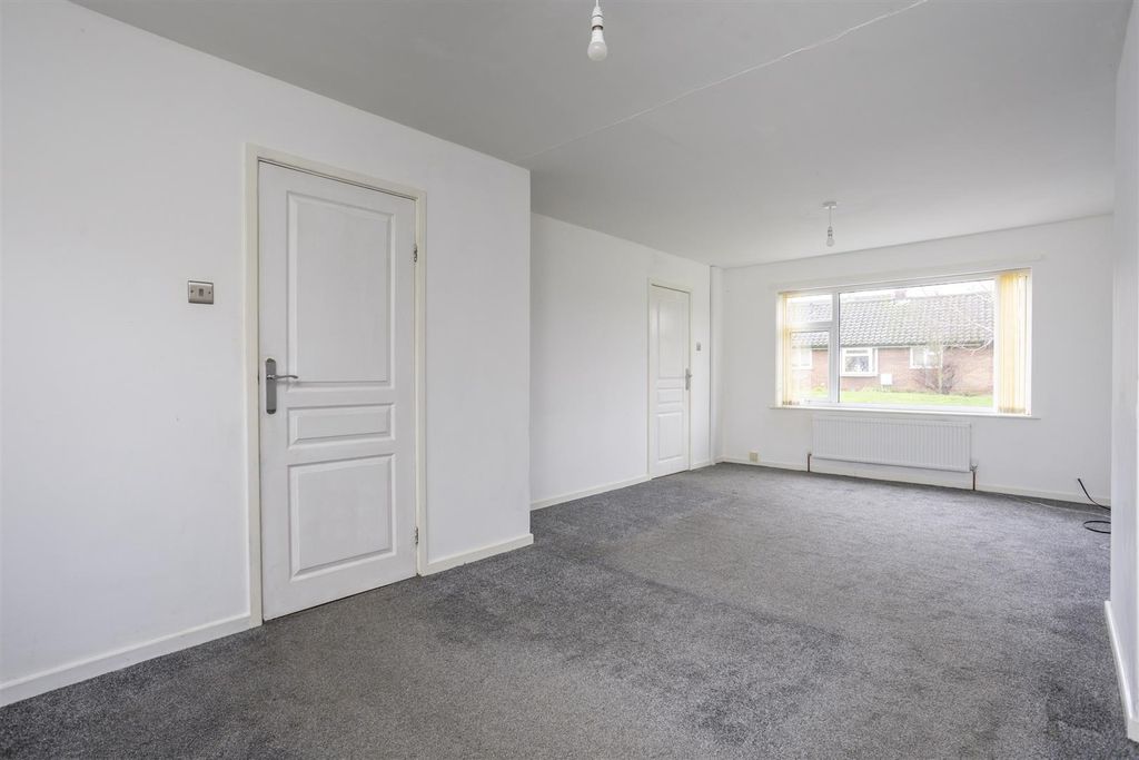 Property photo 3 of 13 3_Horseman_Close__1.Jpg