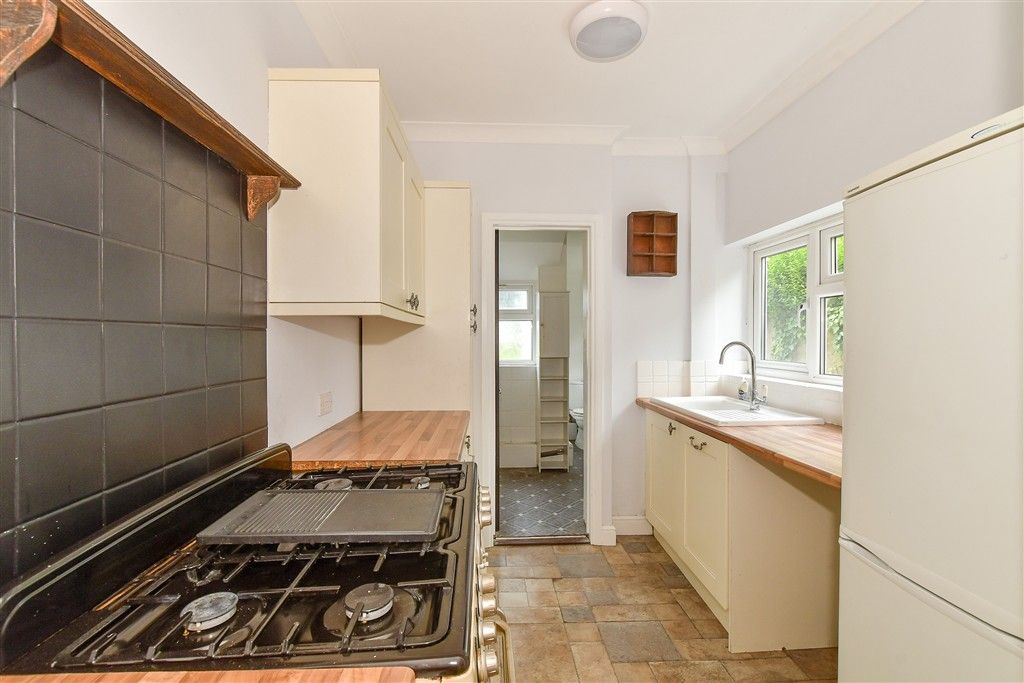 Property photo 3 of 11 Kitchen