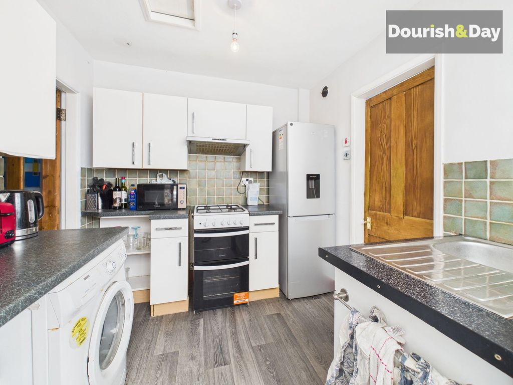 Property photo 3 of 16 Kitchen