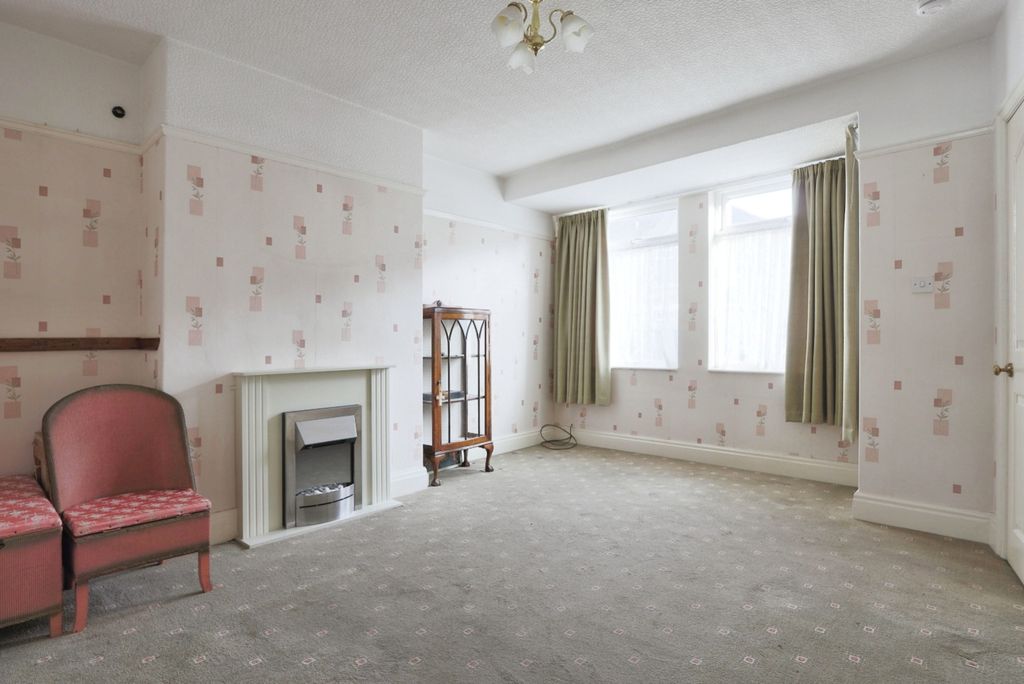 Property photo 3 of 10 3728129