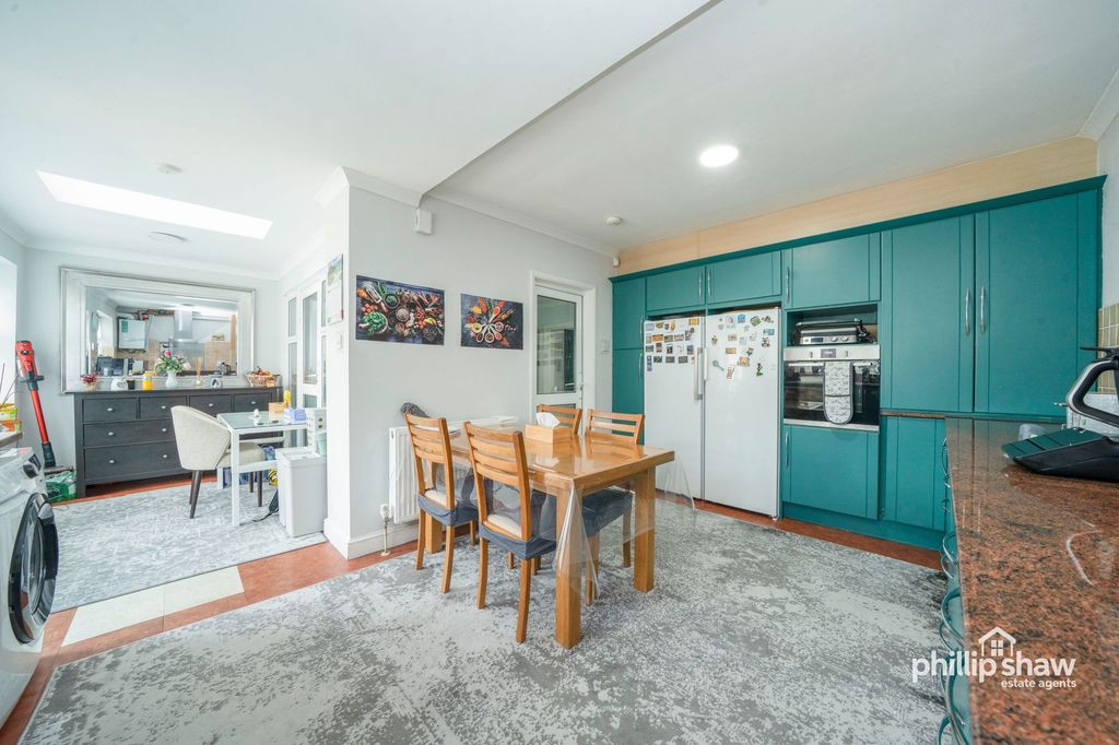 Property photo 3 of 17