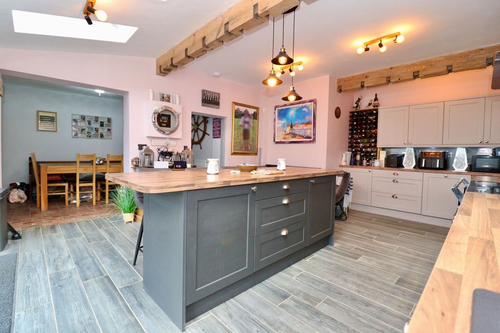 Property photo 2 of 22